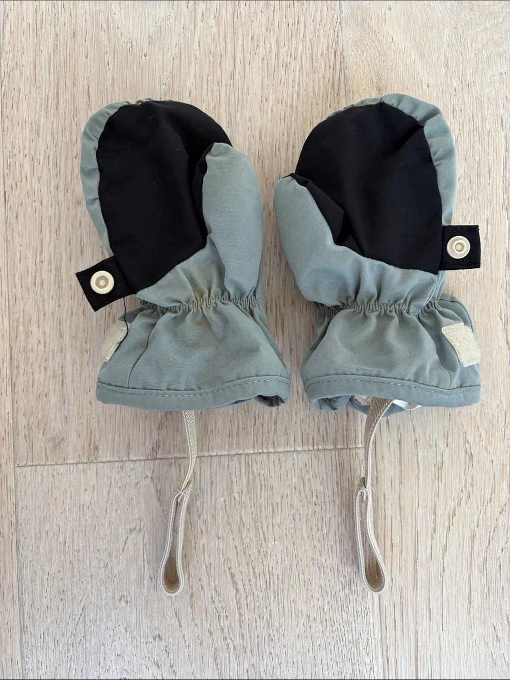 7A.M. Enfant Kids Mittens in Sage Green